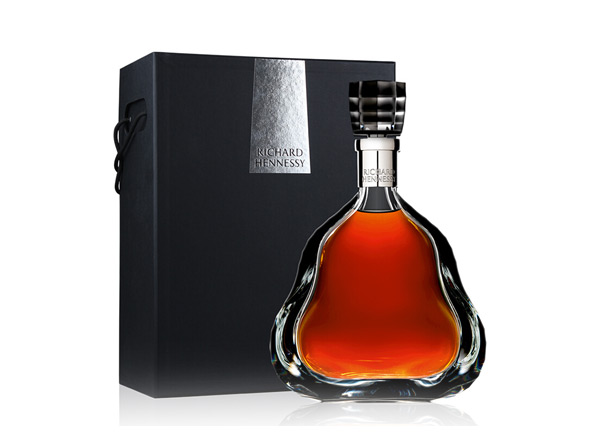 牡丹江收购轩尼诗李察XO回收Hennessy洋酒干邑白兰地700ml