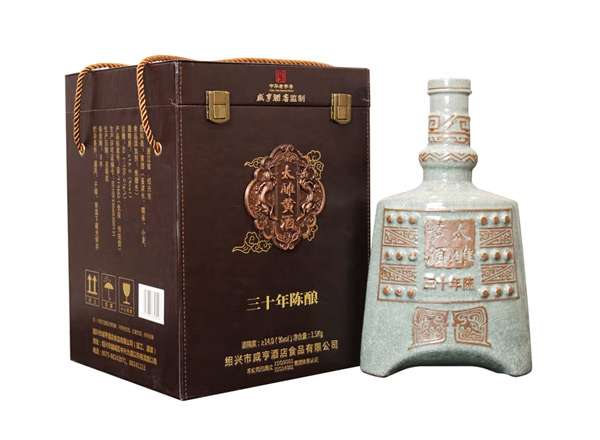 牡丹江咸亨酒店太雕黄酒回收太雕三十年陈酿绍兴黄酒1.5kg礼盒装