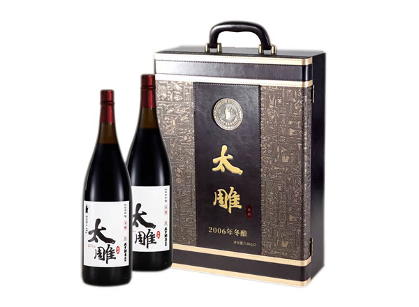 牡丹江回收太雕黄酒咸亨酒店太雕黄酒2006年冬酿1.8KG*2礼盒装绍兴黄酒